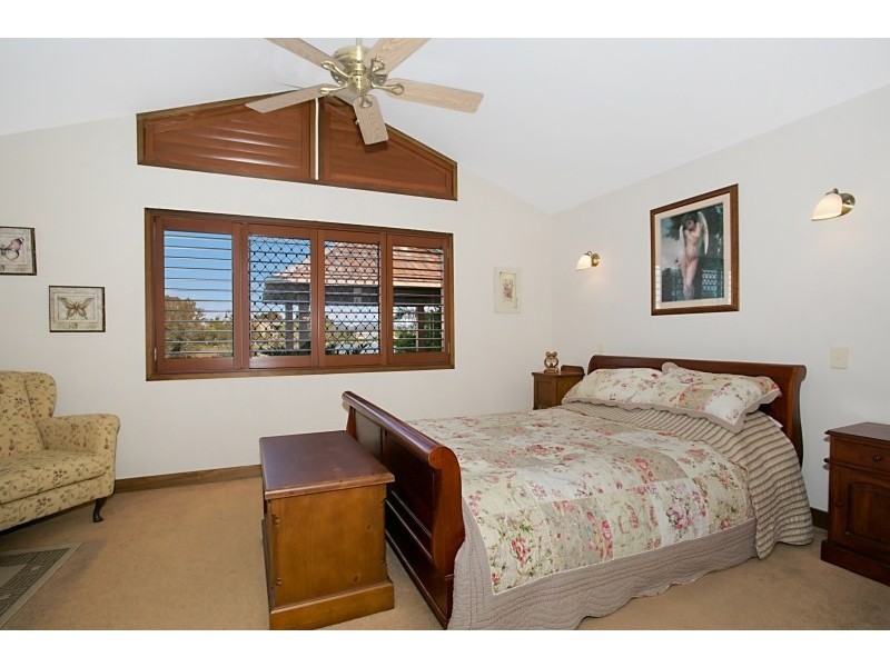 54 Honeyeater Drive, Burleigh Waters QLD 4220