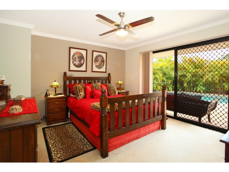 11 Moonraker Street, Clear Island Waters QLD 4226