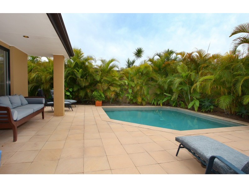 11 Moonraker Street, Clear Island Waters QLD 4226