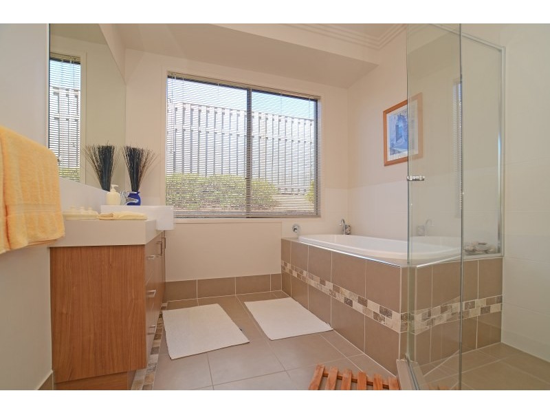 4 Grampian Circuit, Reedy Creek QLD 4227