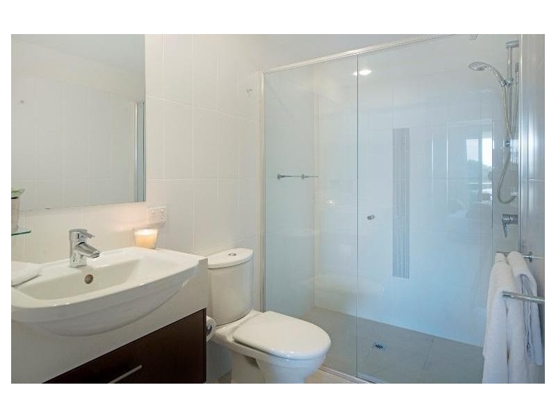 1215/2 Activa Way, Hope Island QLD 4212