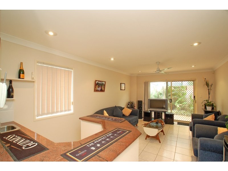 2/8 Santa Monica Road, Miami QLD 4220