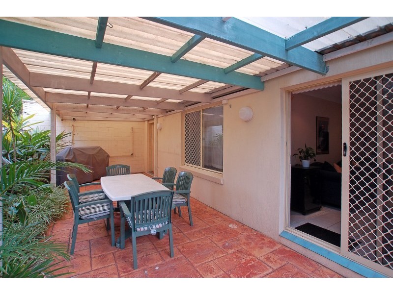 2/8 Santa Monica Road, Miami QLD 4220