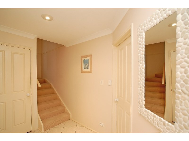 2/8 Santa Monica Road, Miami QLD 4220