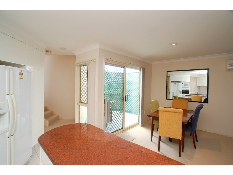 2/8 Santa Monica Road, Miami QLD 4220