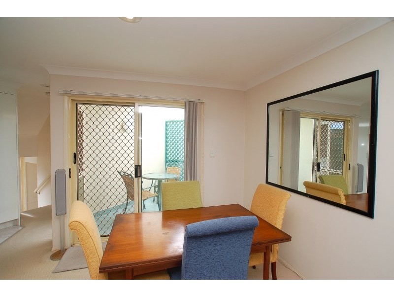 2/8 Santa Monica Road, Miami QLD 4220