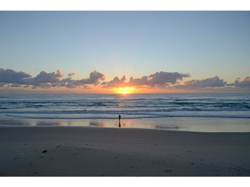 2/8 Santa Monica Road, Miami QLD 4220