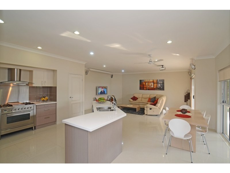 14 Skyburnett Street, Reedy Creek QLD 4227