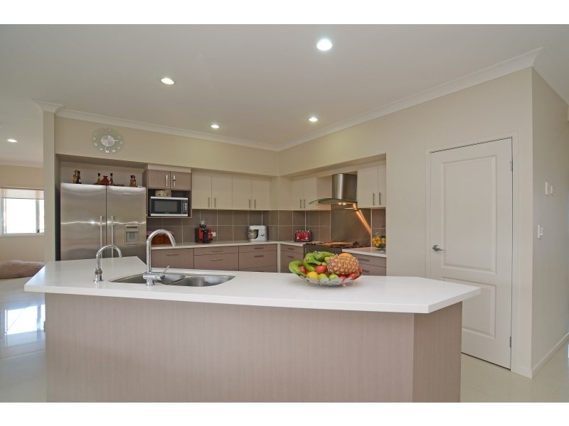 14 Skyburnett Street, Reedy Creek QLD 4227