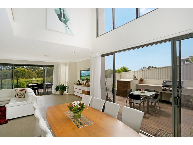 1/22 Andromeda Parade, Robina QLD 4226