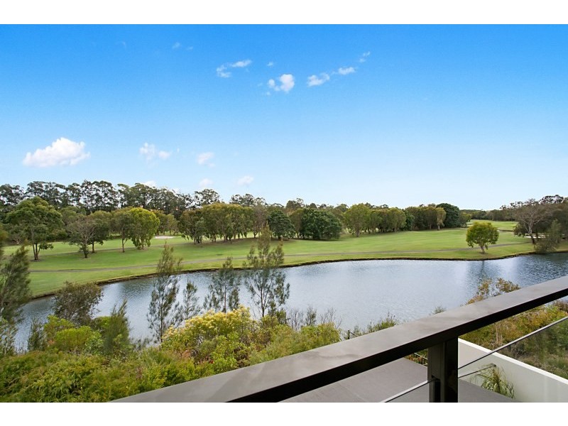 1/22 Andromeda Parade, Robina QLD 4226