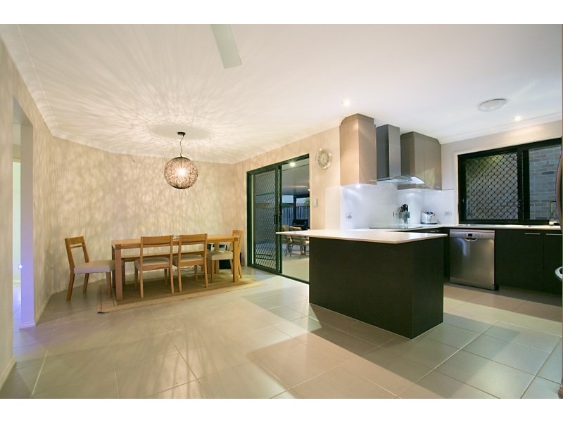 105 Honeyeater Drive, Burleigh Waters QLD 4220