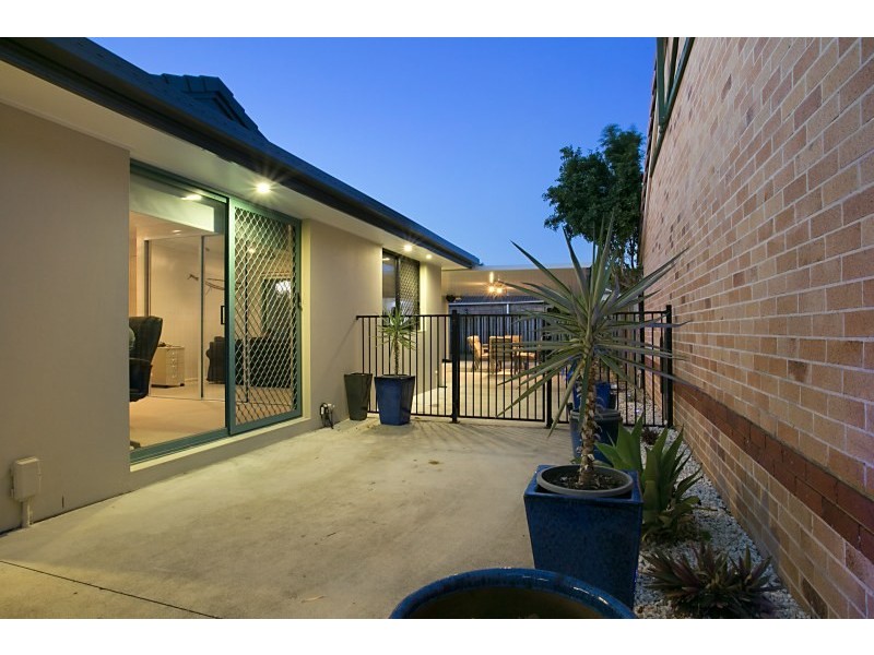 105 Honeyeater Drive, Burleigh Waters QLD 4220