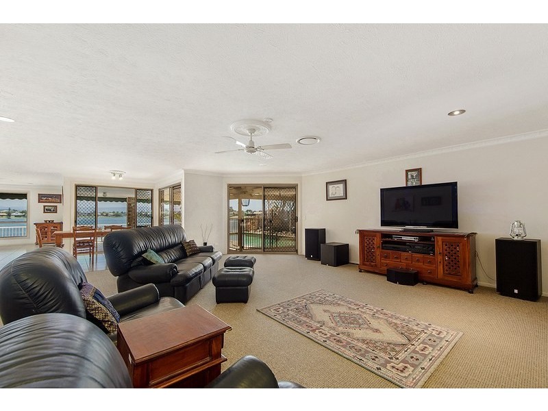 35 Pintail Crescent, Burleigh Waters QLD 4220