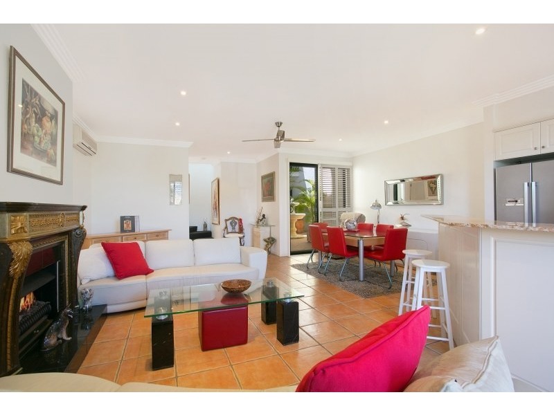 1/19 Jubilee Avenue, Broadbeach QLD 4218