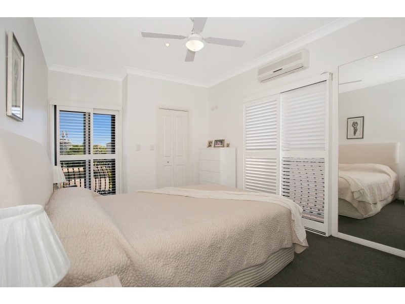 1/19 Jubilee Avenue, Broadbeach QLD 4218