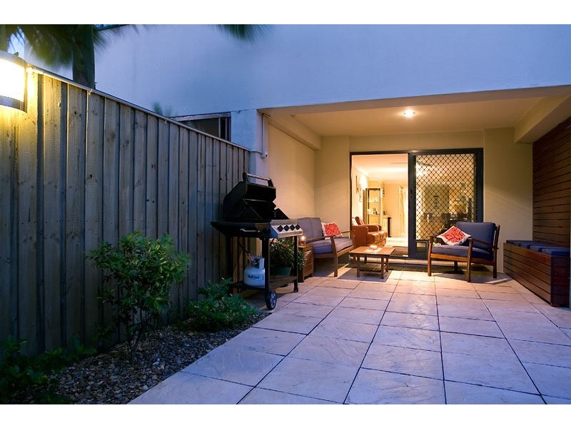 1/90 Nobby Parade, Miami QLD 4220