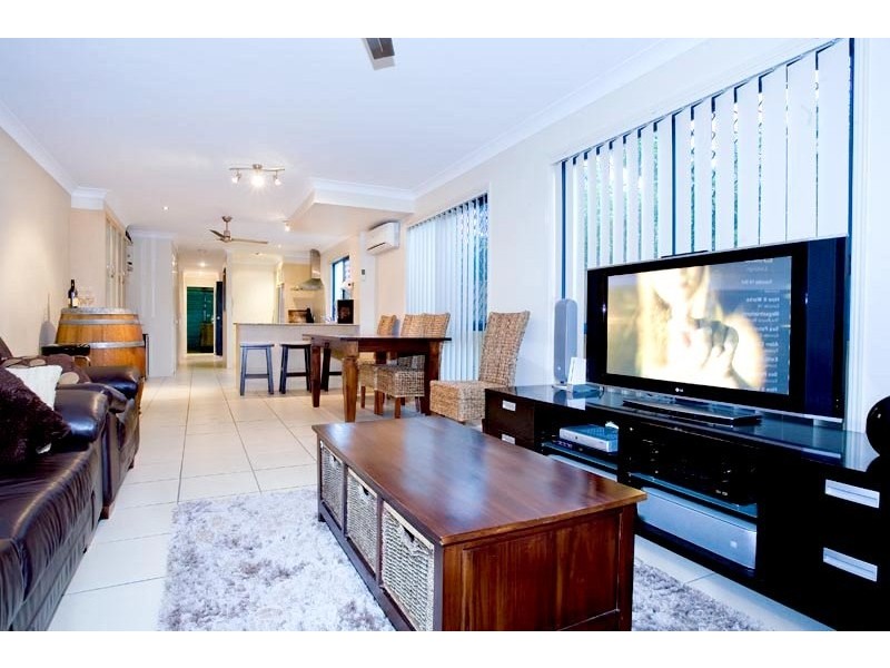 1/90 Nobby Parade, Miami QLD 4220