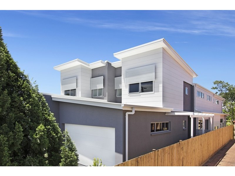 2/61 Albion Avenue, Miami QLD 4220