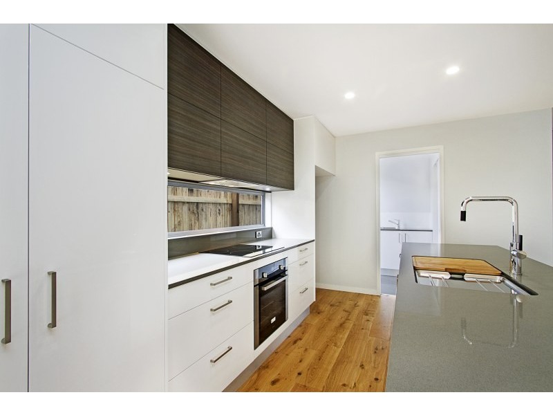 2/61 Albion Avenue, Miami QLD 4220