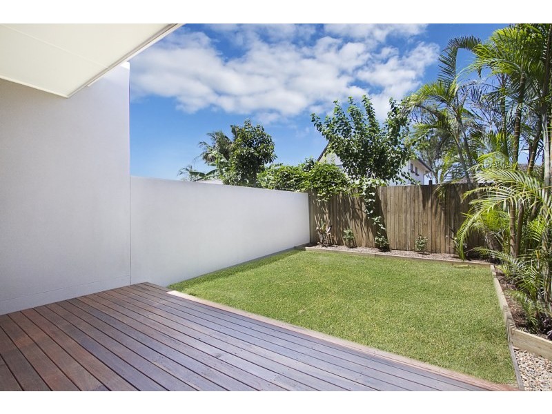 2/61 Albion Avenue, Miami QLD 4220