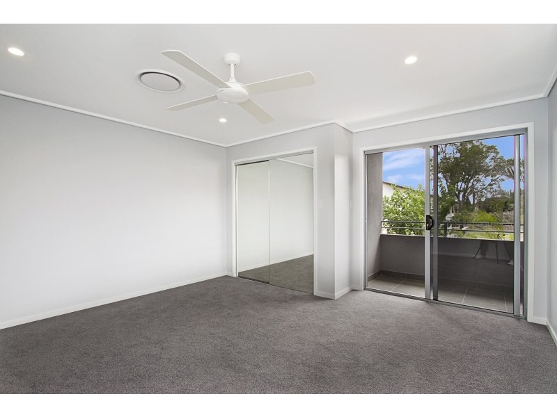 2/61 Albion Avenue, Miami QLD 4220