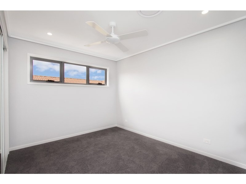 2/61 Albion Avenue, Miami QLD 4220