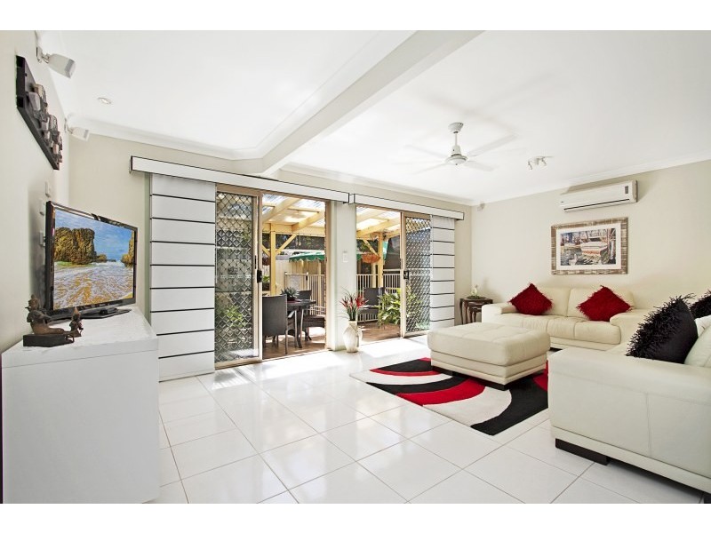 2/103 Nobby Parade, Miami QLD 4220