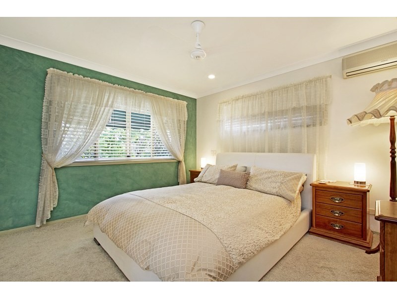 2/103 Nobby Parade, Miami QLD 4220