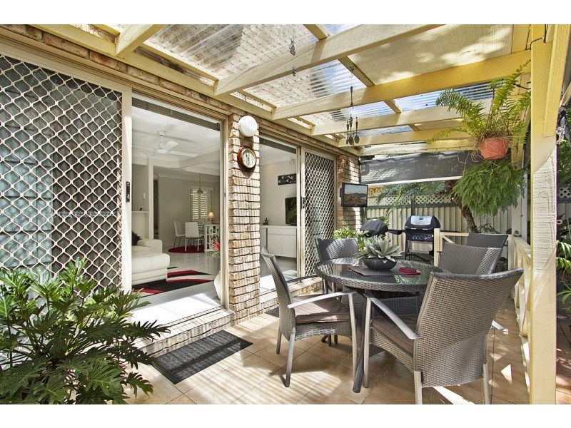 2/103 Nobby Parade, Miami QLD 4220