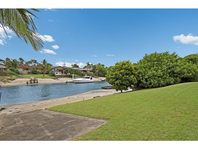 84 Salerno Street, Isle Of Capri QLD 4217