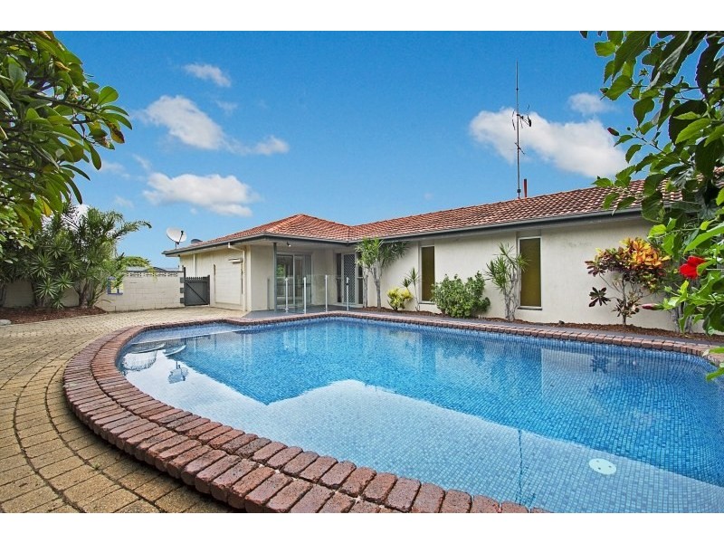 84 Salerno Street, Isle Of Capri QLD 4217