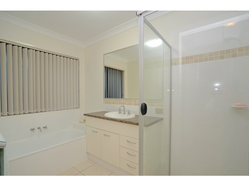 90 Observatory Drive, Reedy Creek QLD 4227