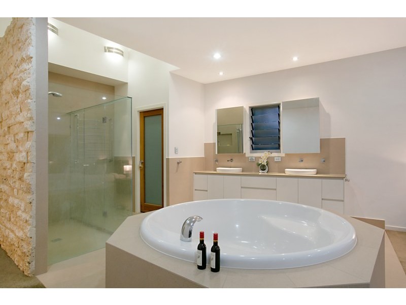 1 Dungogie Drive, Tallebudgera QLD 4228