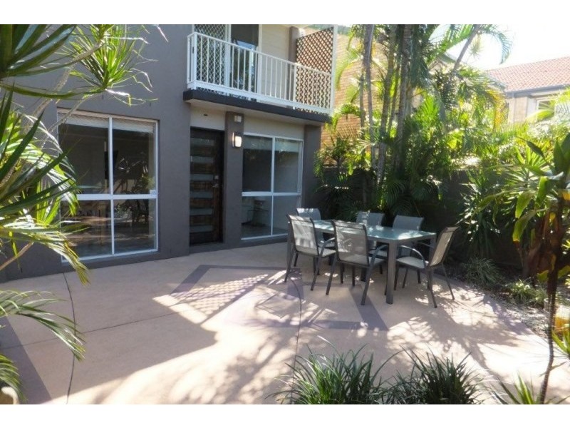 1/106 Nobby Parade, Miami QLD 4220