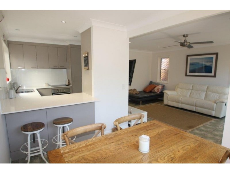 1/106 Nobby Parade, Miami QLD 4220