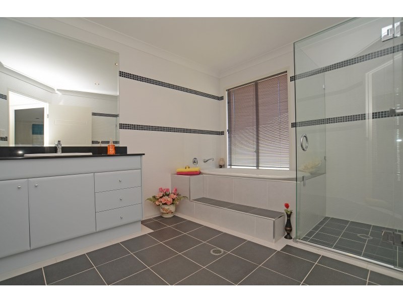 8 Gilgandra Close, Reedy Creek QLD 4227
