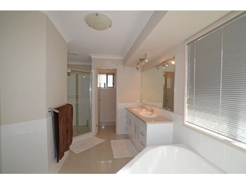12 Peregrine Street, Reedy Creek QLD 4227