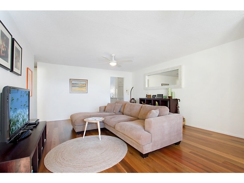 9/2 Nagel Avenue, Miami QLD 4220