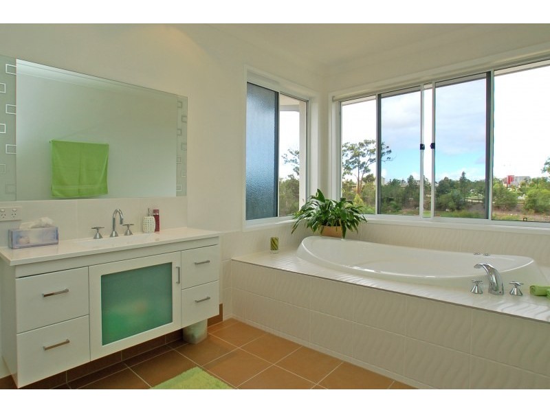 29 York Creek Crescent, Reedy Creek QLD 4227