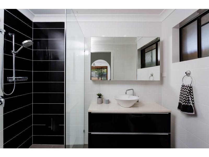 69 Guineas Creek Road, Currumbin Waters QLD 4223