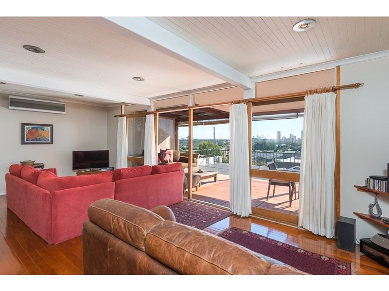 3/4 East Street, Burleigh Heads QLD 4220