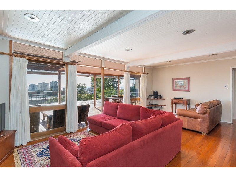 3/4 East Street, Burleigh Heads QLD 4220