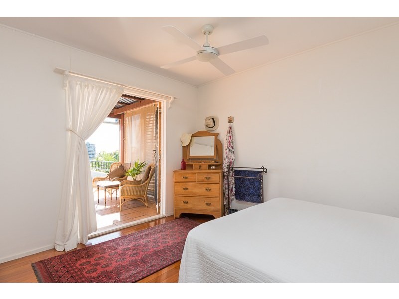 3/4 East Street, Burleigh Heads QLD 4220