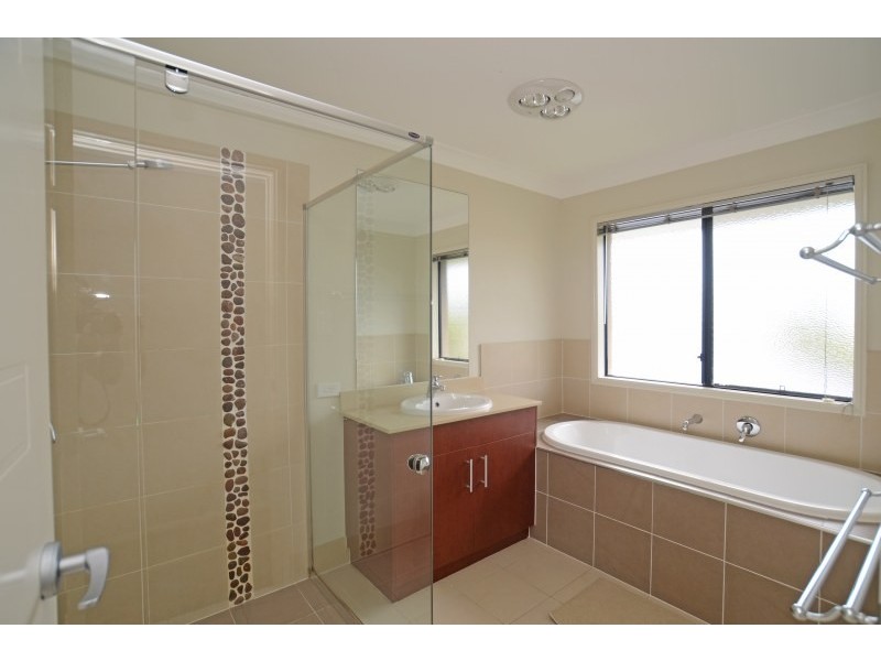 9 York Creek Crescent, Reedy Creek QLD 4227