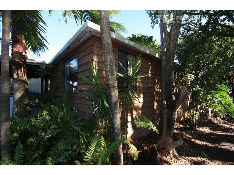 28 Evandale Crescent, Miami QLD 4220