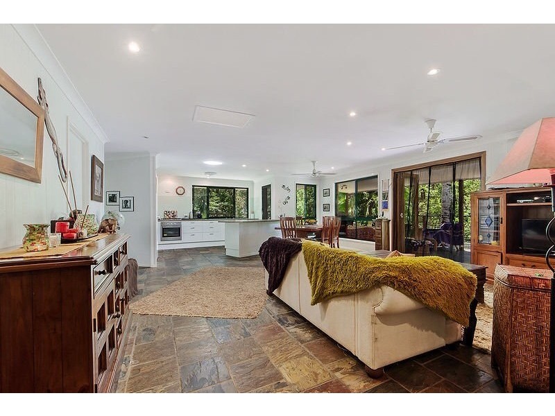 105 Henri Robert Drive, Clagiraba QLD 4211