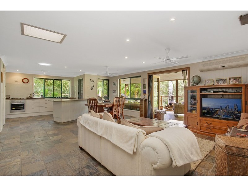 105 Henri Robert Drive, Clagiraba QLD 4211