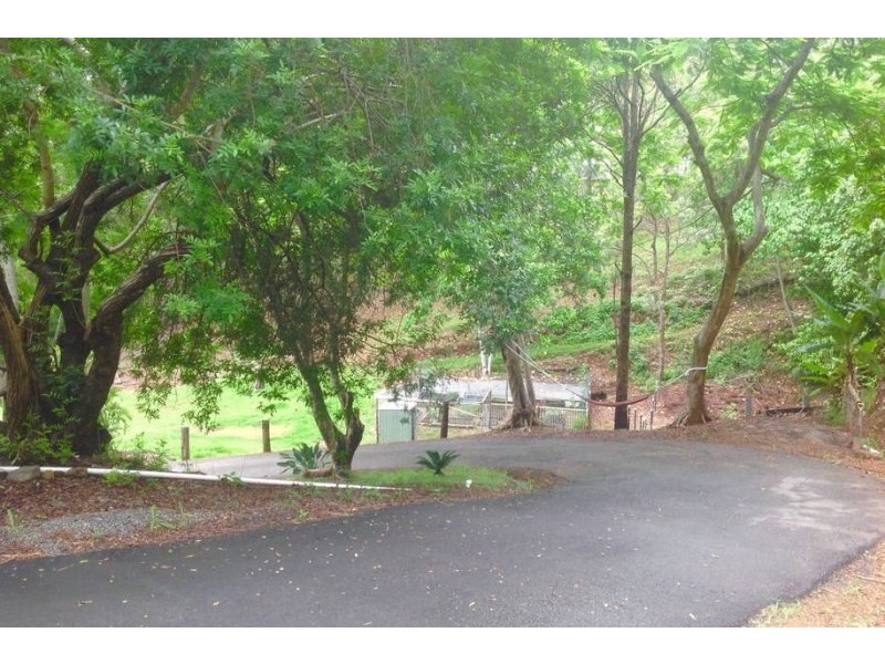 105 Henri Robert Drive, Clagiraba QLD 4211