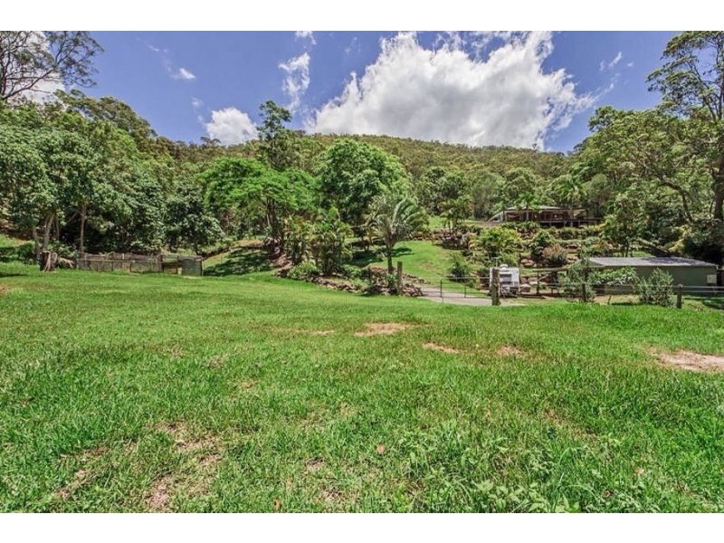 105 Henri Robert Drive, Clagiraba QLD 4211